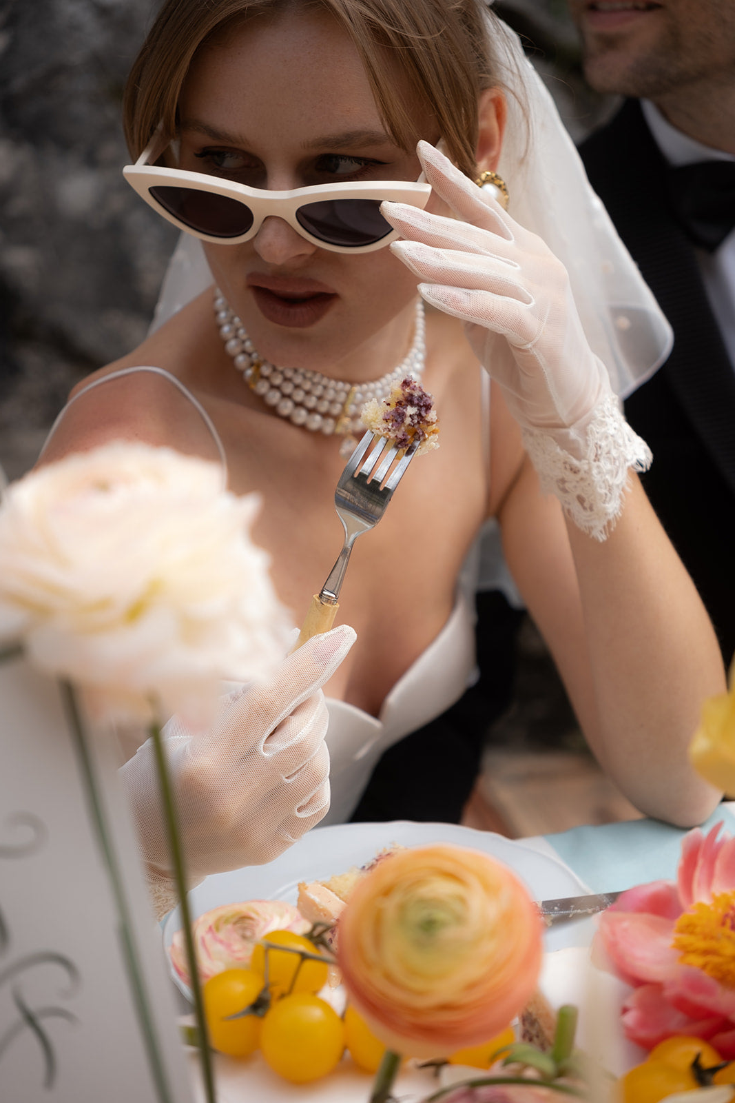 Hoe accessoires jouw trouwjurk compleet maken (én zelfs een tweede look creëren)