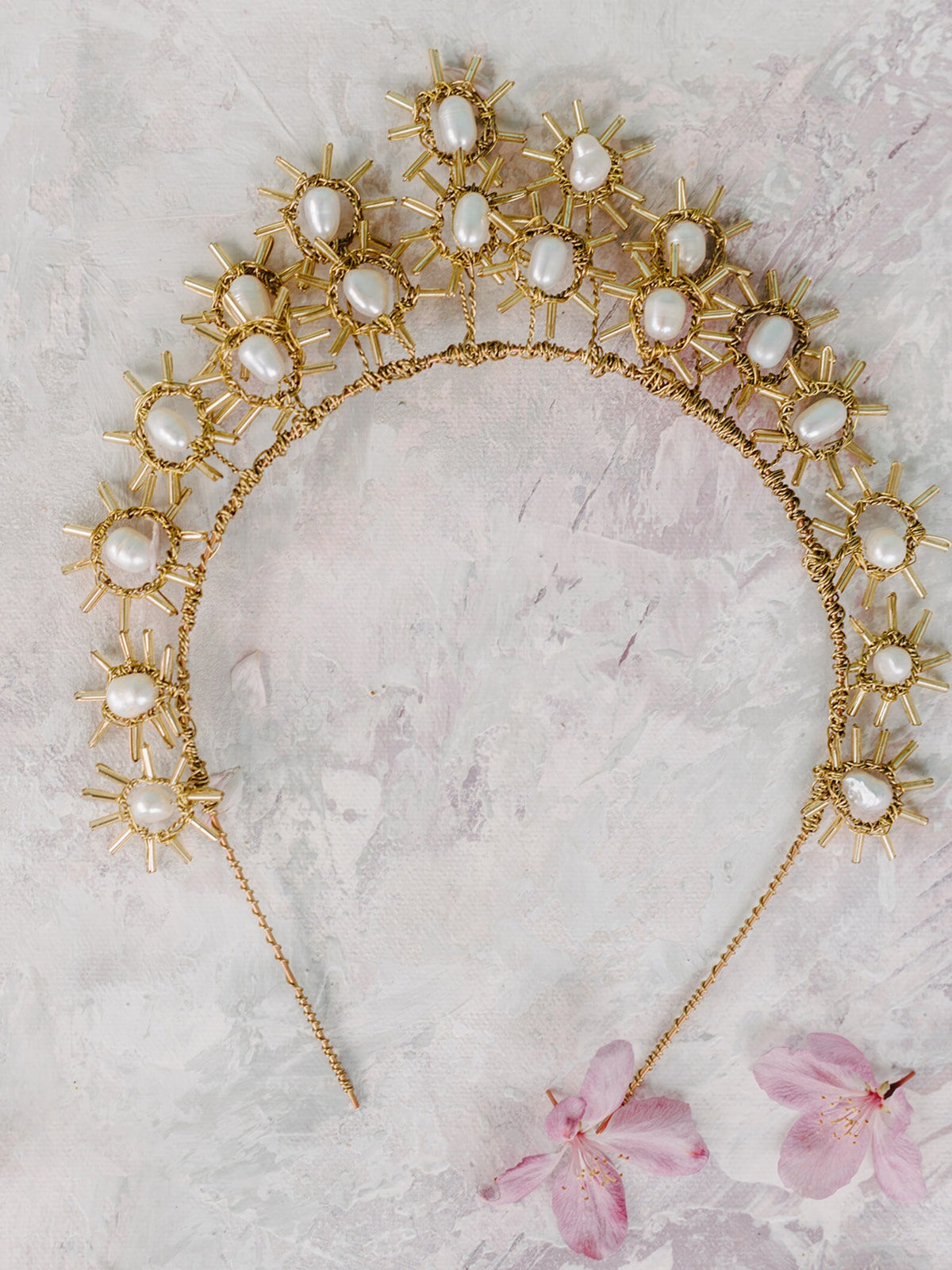 Aster – Ivoor Sterbloemen Haarband met Barokparels – Ivory Star Flower Headband with Baroque Pearls – Hanna Peters × Gibson Bespoke