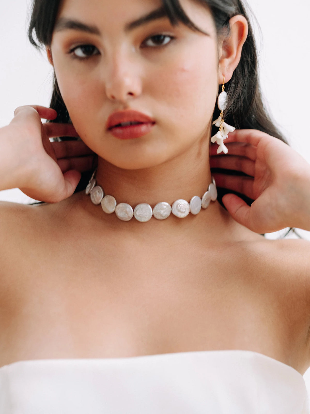 Foebe luxe parelketting van Hanna Peters × Gibson Bespoke met glanzende natuurlijke zoetwatermuntparels en een verstelbaar lint van pure zijde.