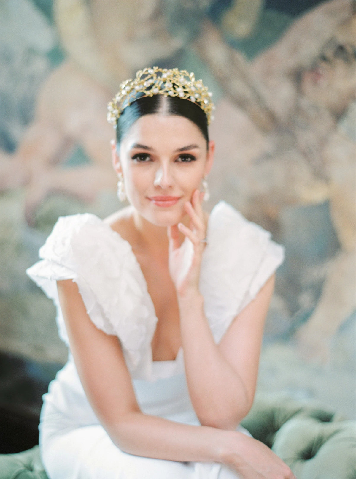 L'amour - Botanische blauwe regen kroon met Keshi parels - Botanical Wisteria Crown with Keshi Pearls Hanna Peters x Gibson Bespoke