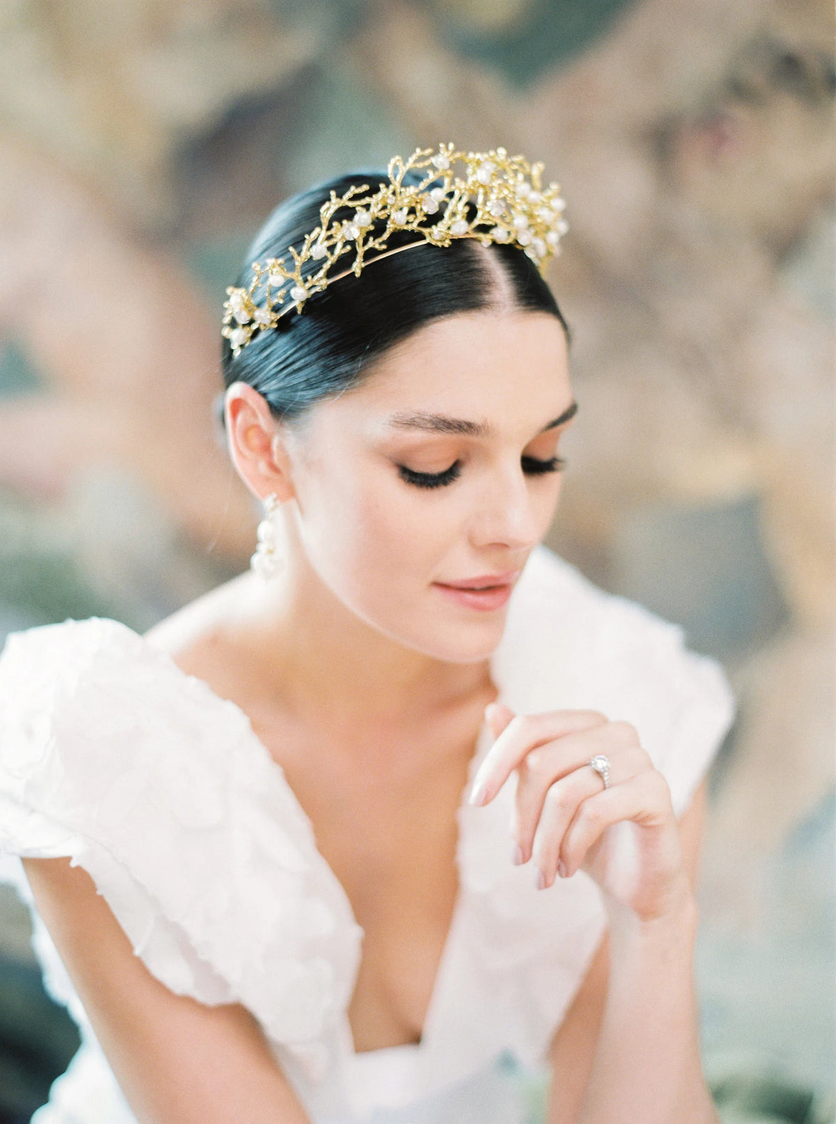 L'amour - Botanische blauwe regen kroon met Keshi parels - Botanical Wisteria Crown with Keshi Pearls Hanna Peters x Gibson Bespoke