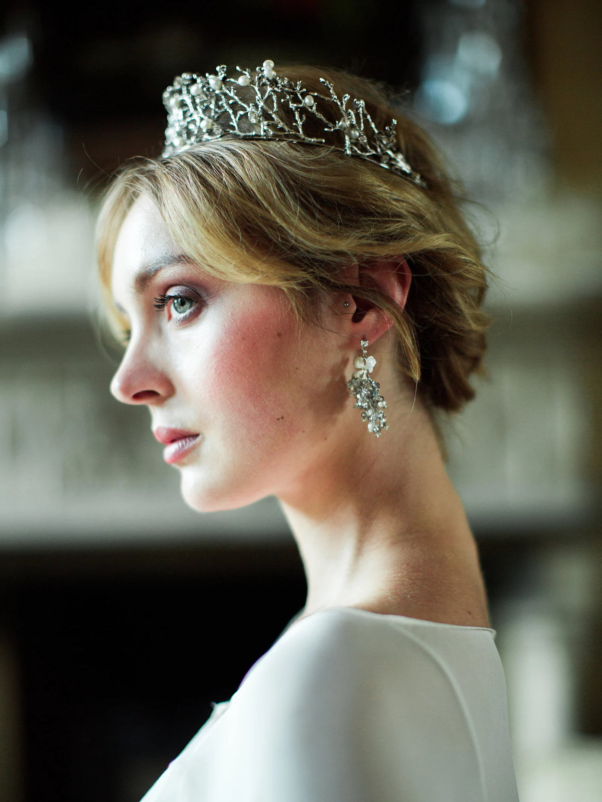 L'amour - Botanische blauwe regen kroon met Keshi parels - Botanical Wisteria Crown with Keshi Pearls Hanna Peters x Gibson Bespoke