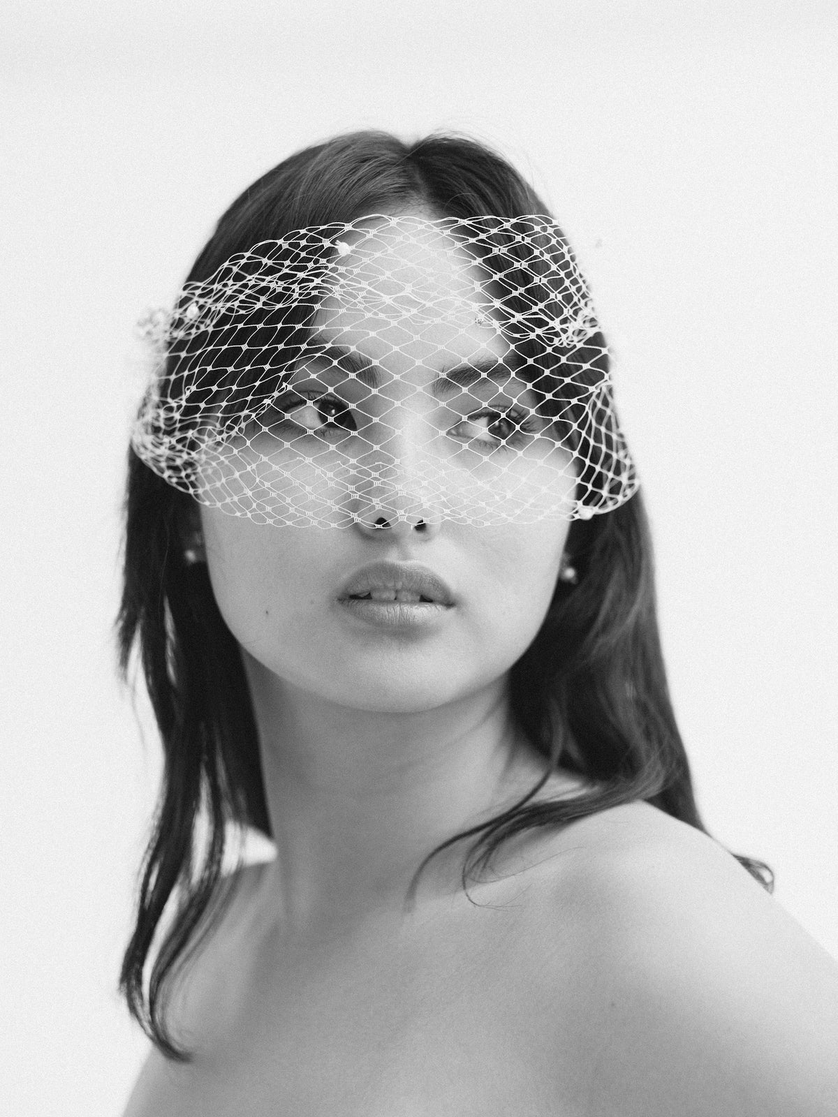 Neve - Ivoor vogelkooisluier met zoetwaterparels - Ivory Birdcage Veil with Freshwater Pearls Hanna Peters x Gibson Bespoke