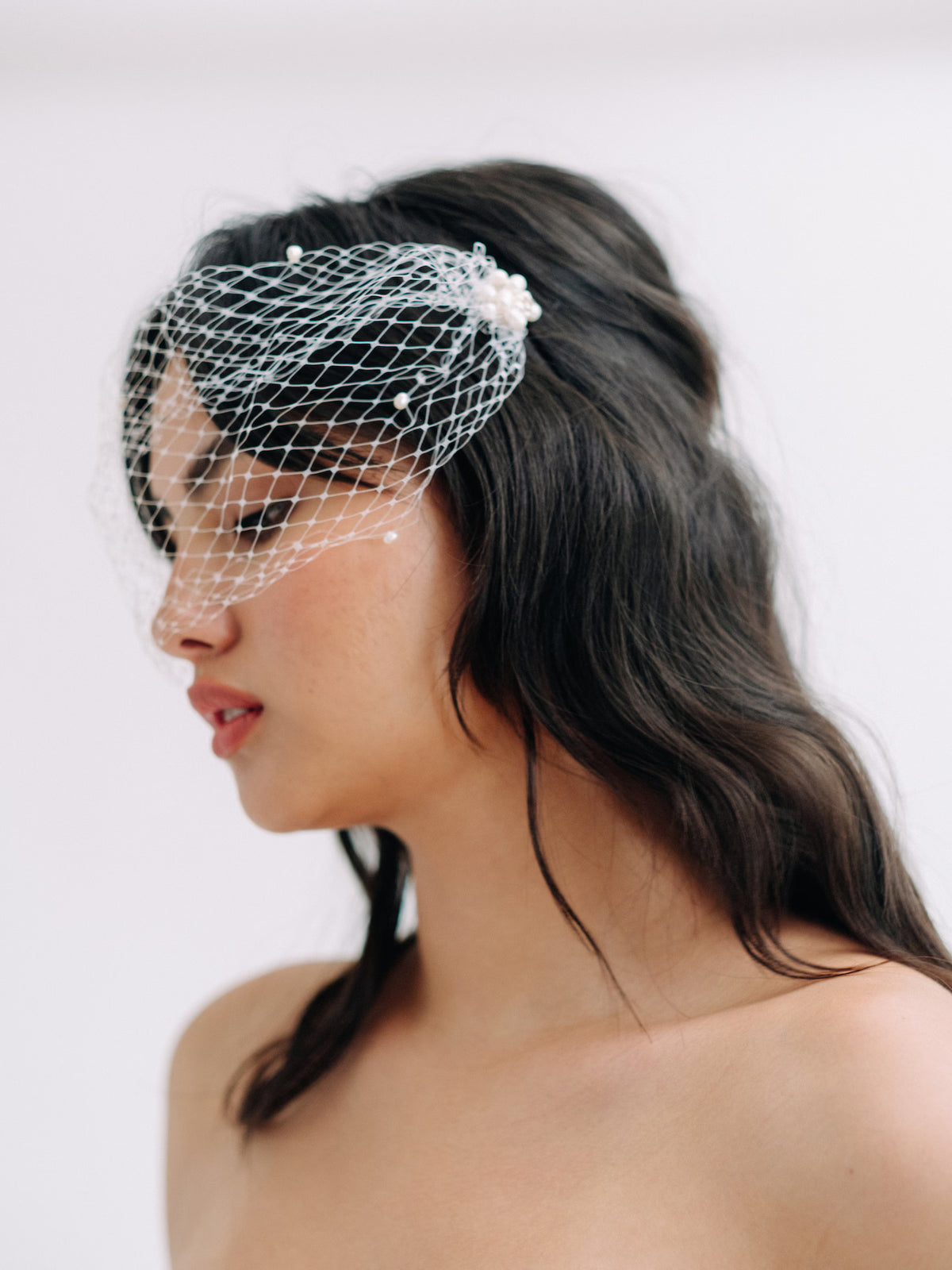 Neve - Ivoor vogelkooisluier met zoetwaterparels - Ivory Birdcage Veil with Freshwater Pearls Hanna Peters x Gibson Bespoke