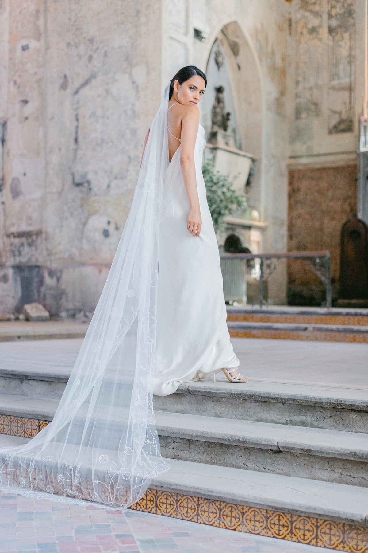 Nocturne - Ivoor bruidssluier met paardenbloem borduurwerk - Ivory Bridal Veil with Dandelion Embroidery Hanna Peters x Gibson Bespoke
