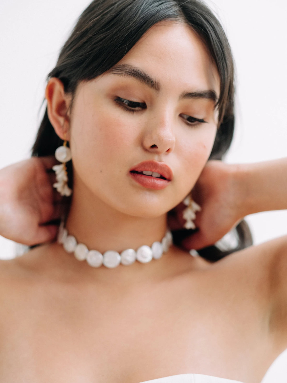 Foebe luxe parelketting van Hanna Peters × Gibson Bespoke met glanzende natuurlijke zoetwatermuntparels en een verstelbaar lint van pure zijde.