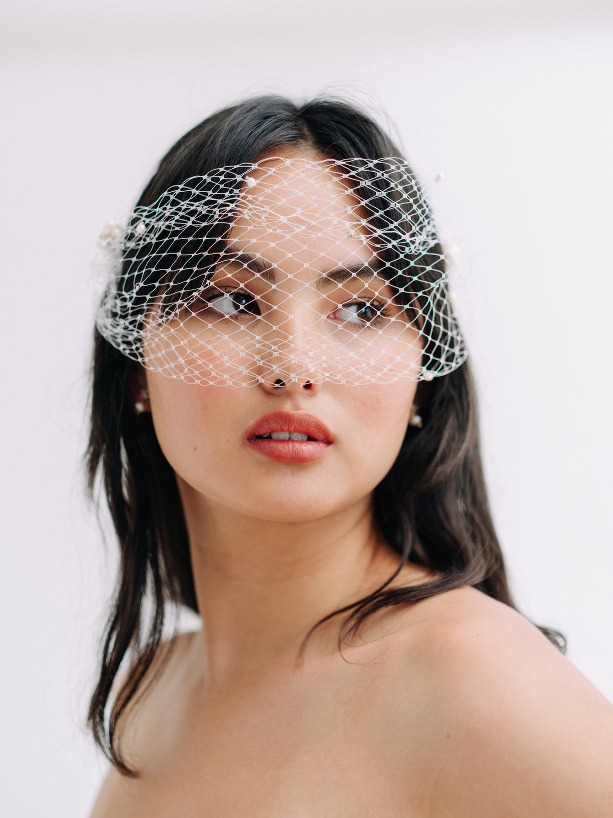 Neve - Ivoor vogelkooisluier met zoetwaterparels - Ivory Birdcage Veil with Freshwater Pearls Hanna Peters x Gibson Bespoke