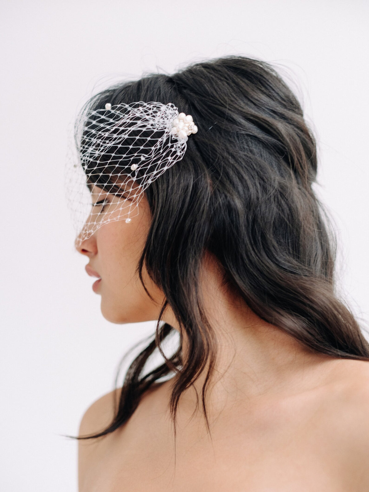 Neve - Ivoor vogelkooisluier met zoetwaterparels - Ivory Birdcage Veil with Freshwater Pearls Hanna Peters x Gibson Bespoke