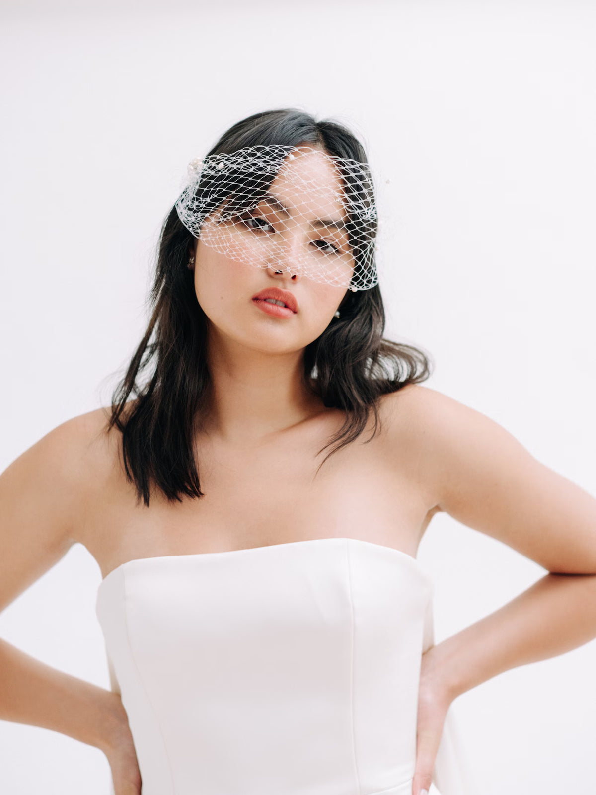 Neve - Ivoor vogelkooisluier met zoetwaterparels - Ivory Birdcage Veil with Freshwater Pearls Hanna Peters x Gibson Bespoke