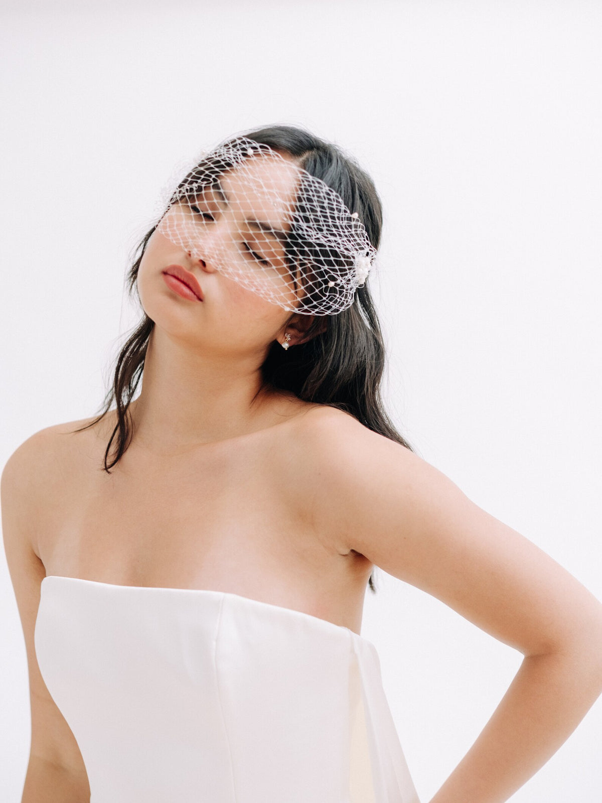 Neve - Ivoor vogelkooisluier met zoetwaterparels - Ivory Birdcage Veil with Freshwater Pearls Hanna Peters x Gibson Bespoke
