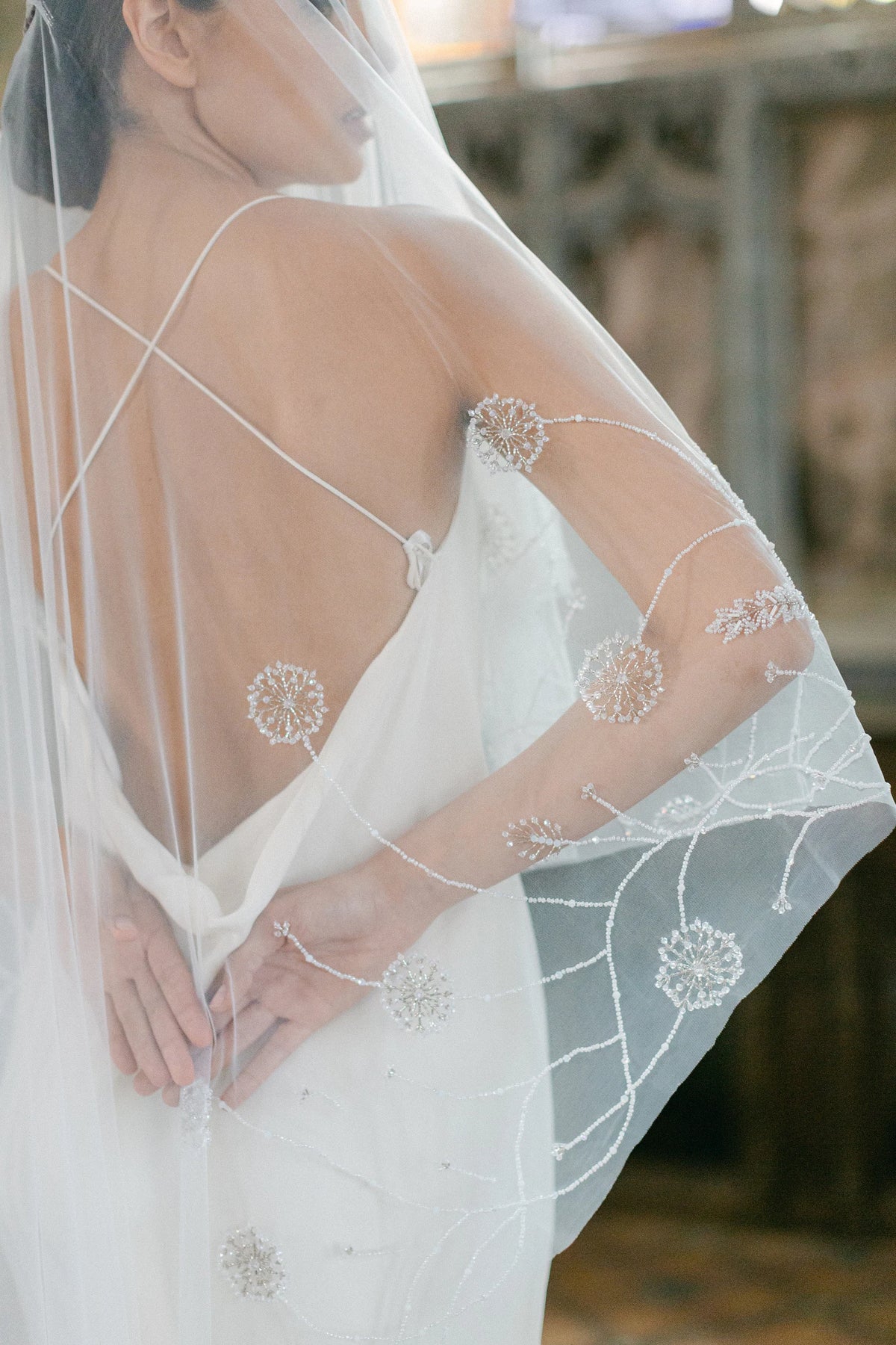 Nocturne - Ivoor bruidssluier met paardenbloem borduurwerk - Ivory Bridal Veil with Dandelion Embroidery Hanna Peters x Gibson Bespoke