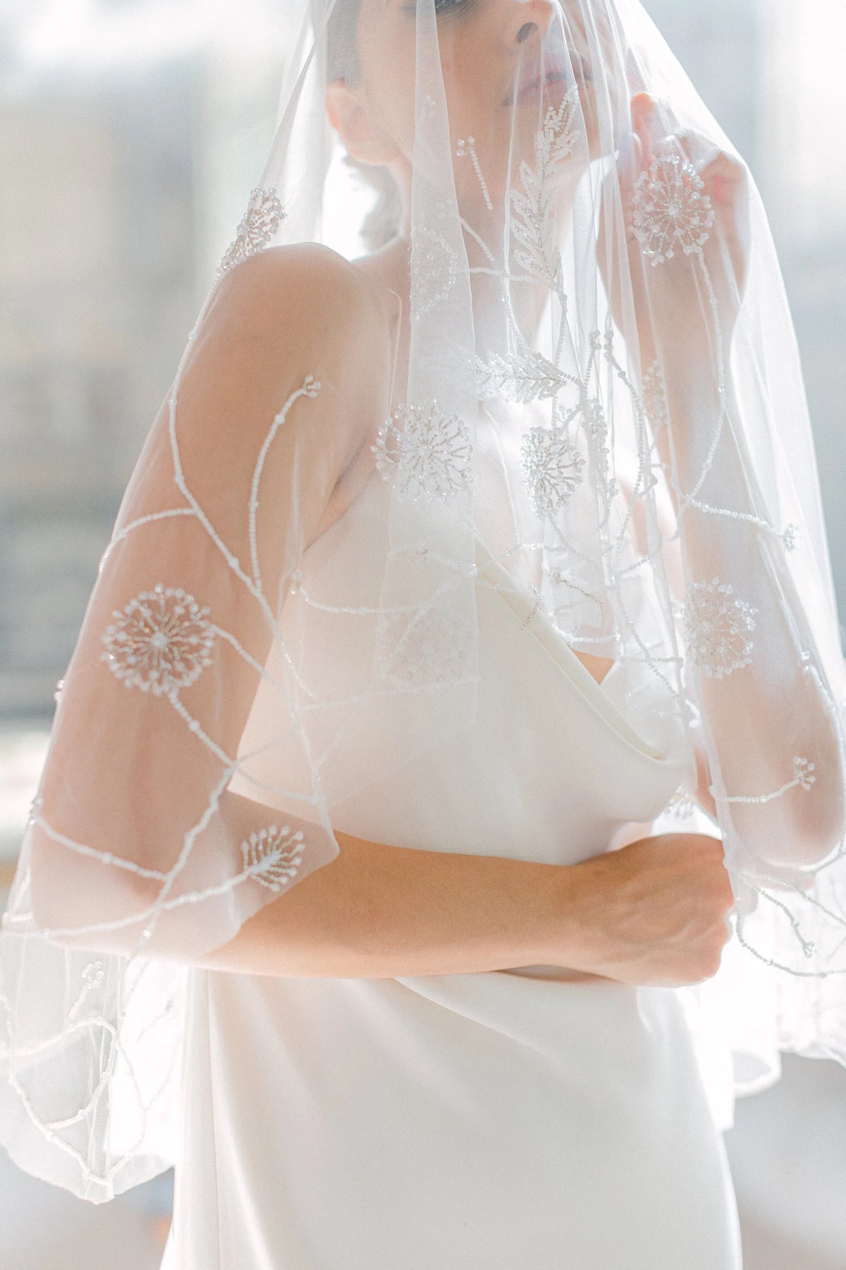 Nocturne - Ivoor bruidssluier met paardenbloem borduurwerk - Ivory Bridal Veil with Dandelion Embroidery Hanna Peters x Gibson Bespoke
