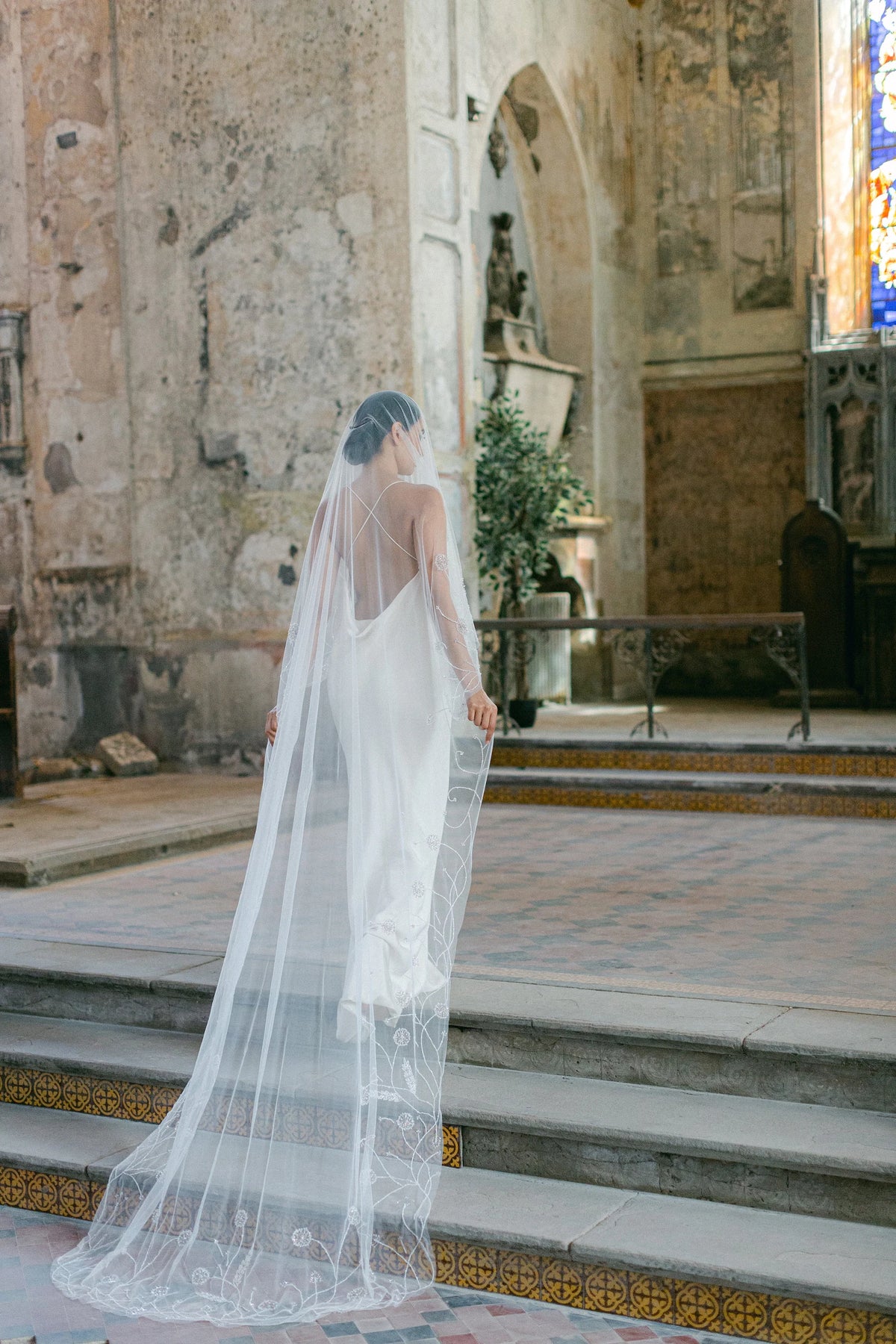 Nocturne - Ivoor bruidssluier met paardenbloem borduurwerk - Ivory Bridal Veil with Dandelion Embroidery Hanna Peters x Gibson Bespoke